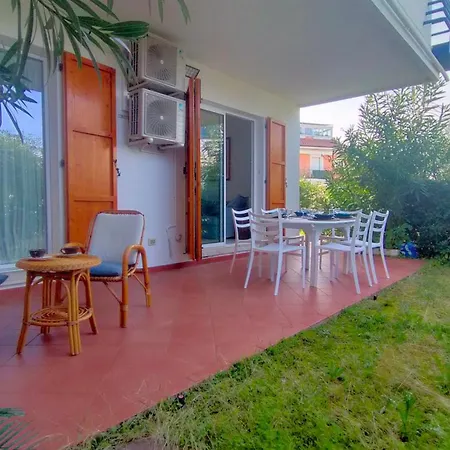 Bellissimo Trilocale Con Giardino E 2 Bagni Cod 507 펜션 *